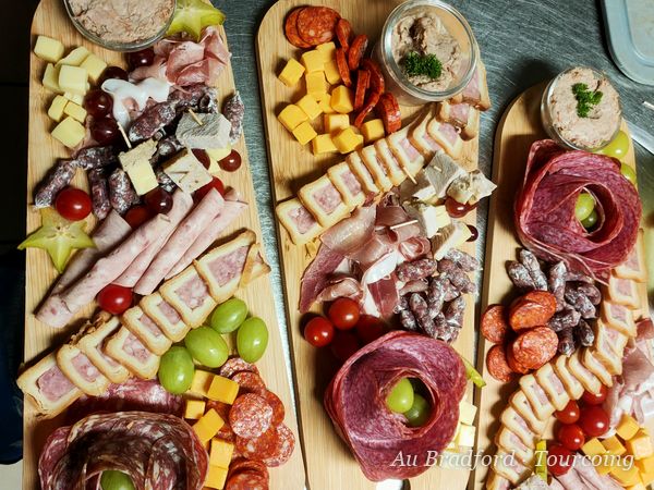 Planches apéritives : charcuteries, fromages et rillettes