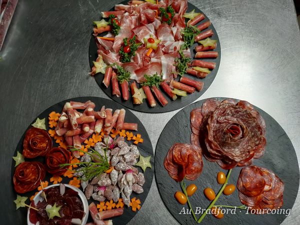 Ardoises de charcuteries fines et roses de chorizo